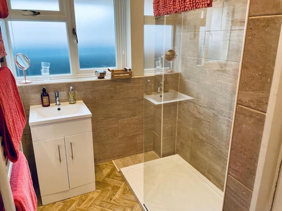 Apartment With Own Entrance & Terrace On West Hill 헤이스팅스 외부 사진